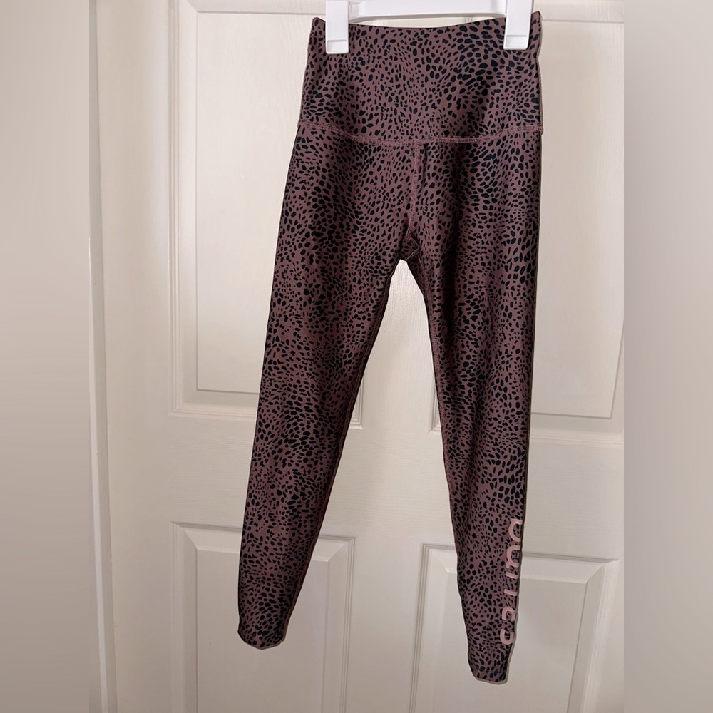 Beyond Yoga barre3 brown animal print leggings athletic gym activewear